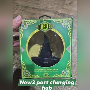 Universal Wicked 3 port charging hub New!